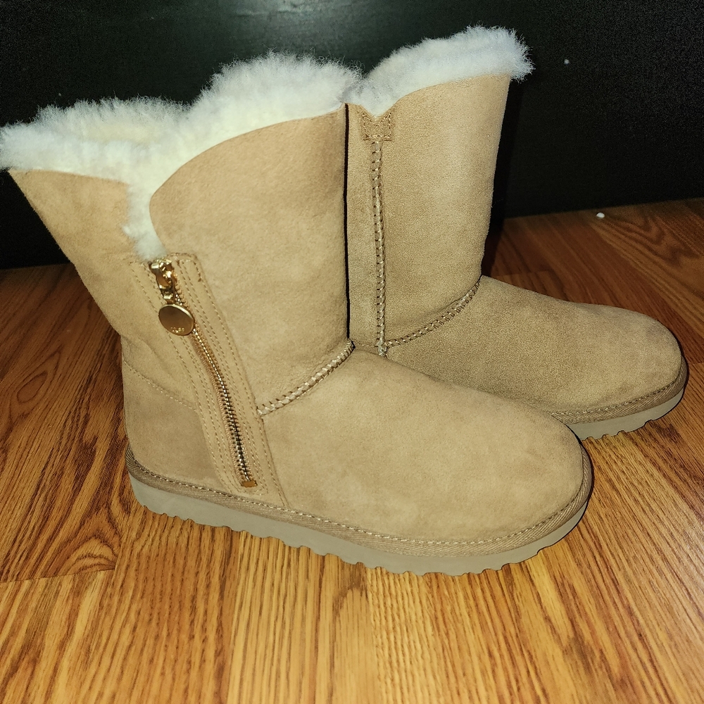UGG Chestnut Ankle Boots with Shearling - Picture 3 of 10